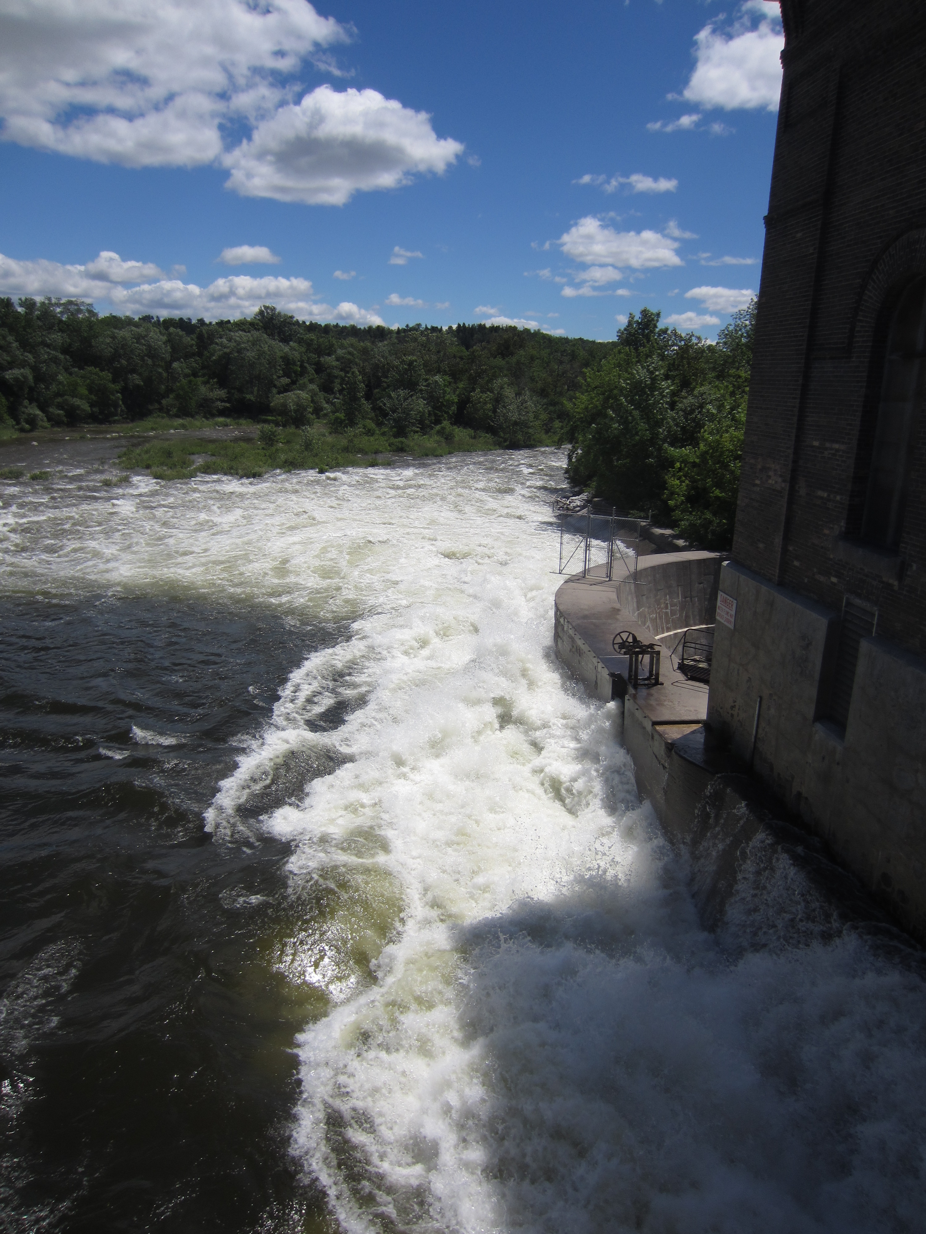 High flow water level High flow water level